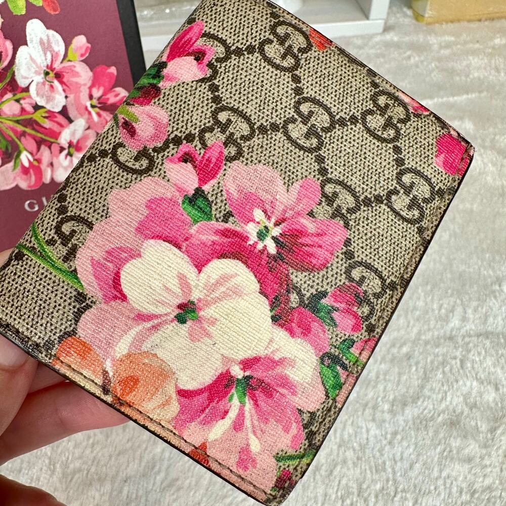 Gucci Flora Compact Wallet, Wristlet clutch GOOD USED! BEAUTIFUL! With chain - Picture 3 of 16